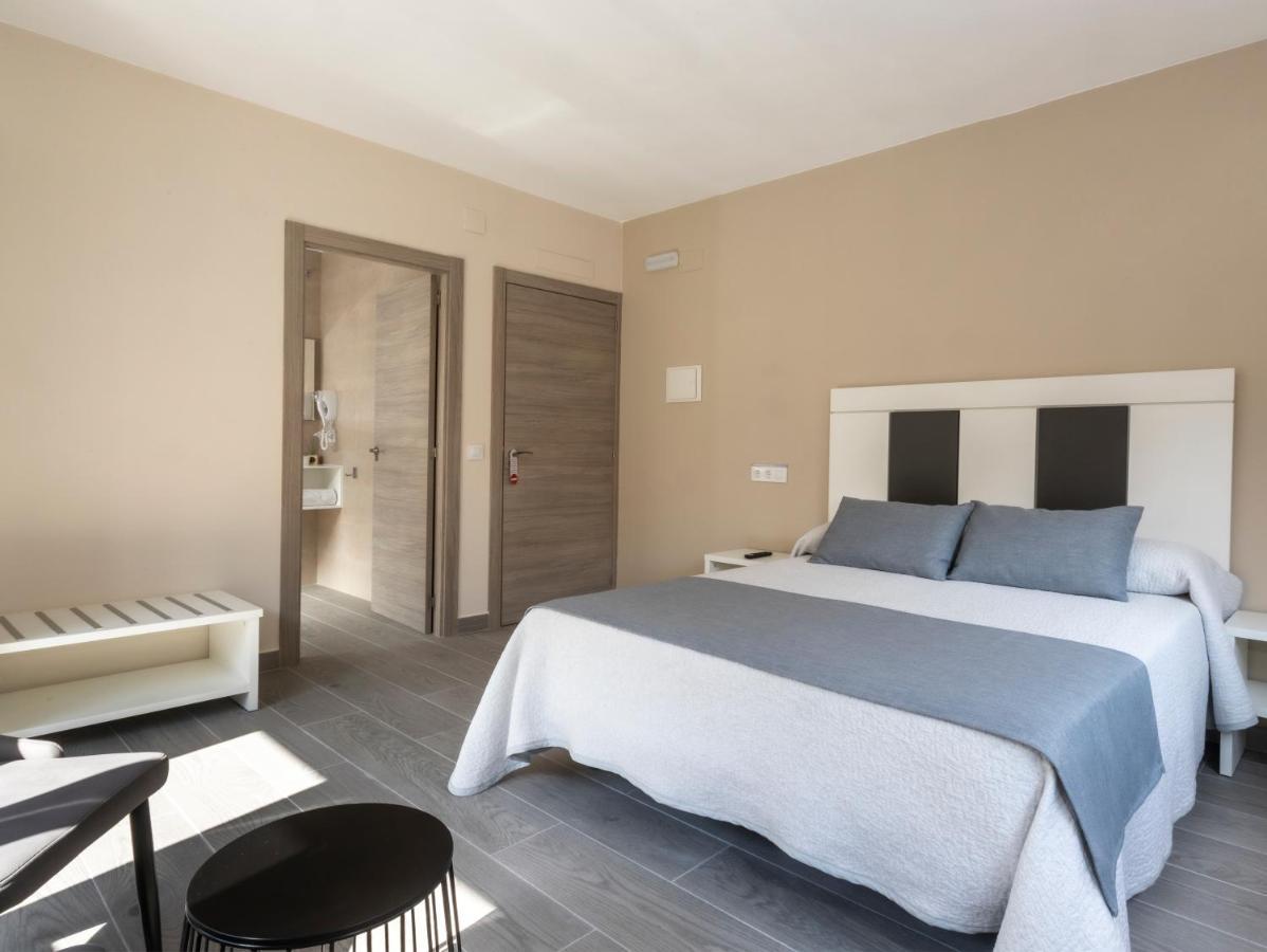 Hotel Querol Валдеробрес Екстериор снимка