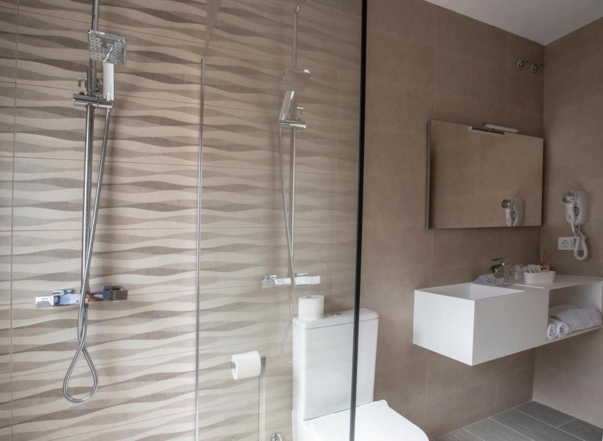 Hotel Querol Валдеробрес Екстериор снимка