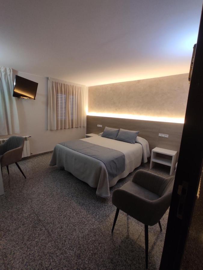 Hotel Querol Валдеробрес Екстериор снимка