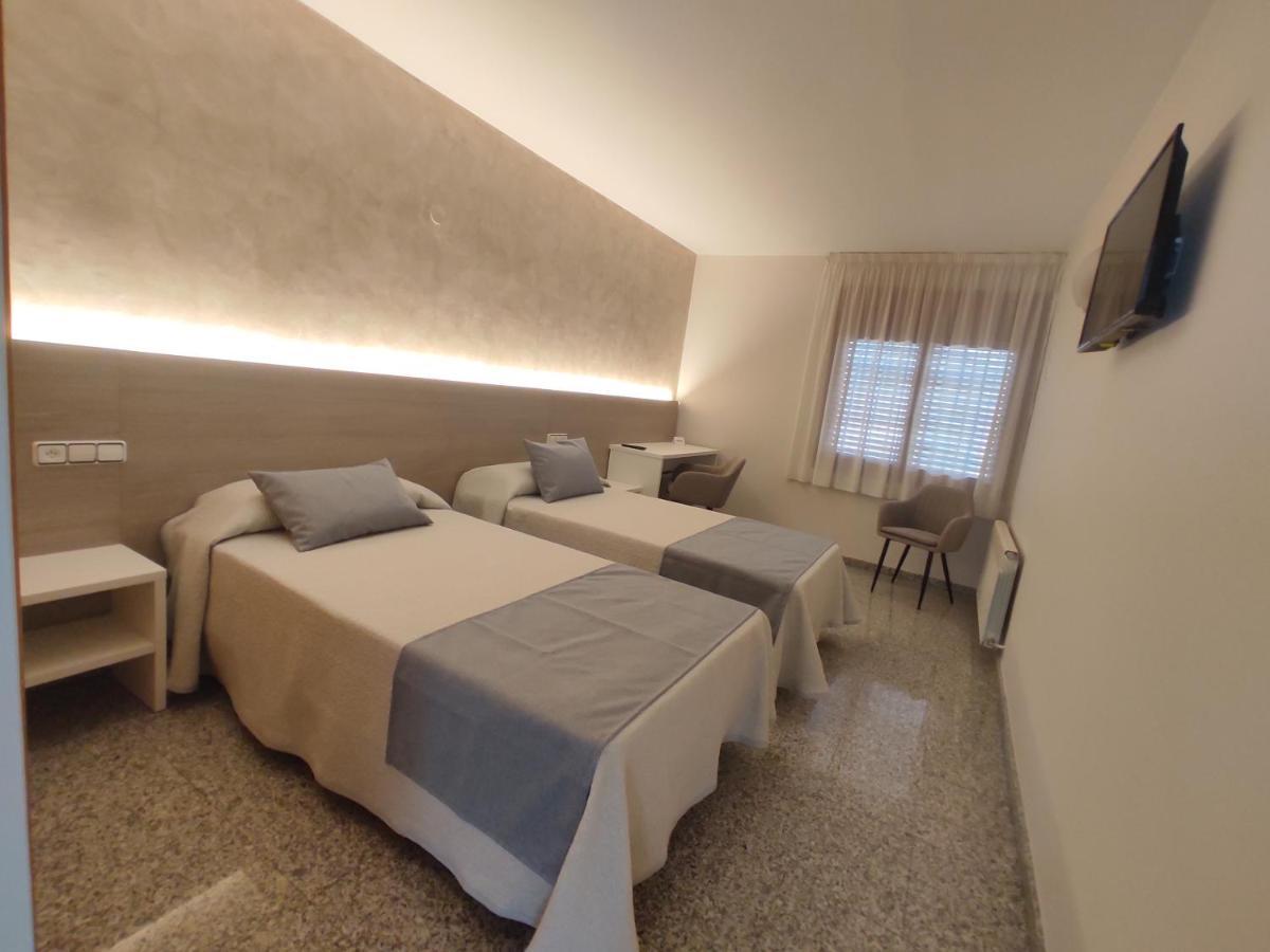 Hotel Querol Валдеробрес Екстериор снимка