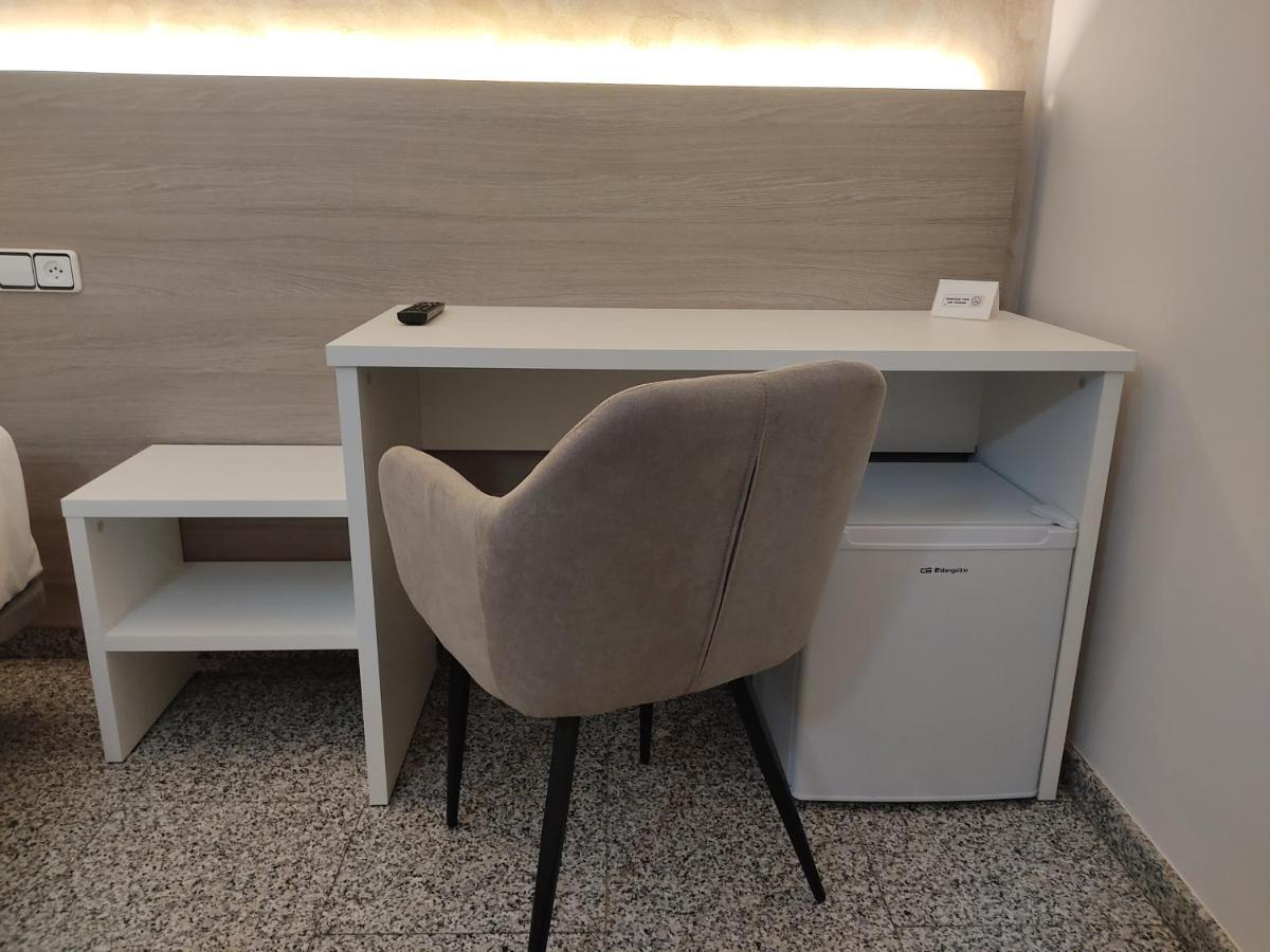 Hotel Querol Валдеробрес Екстериор снимка